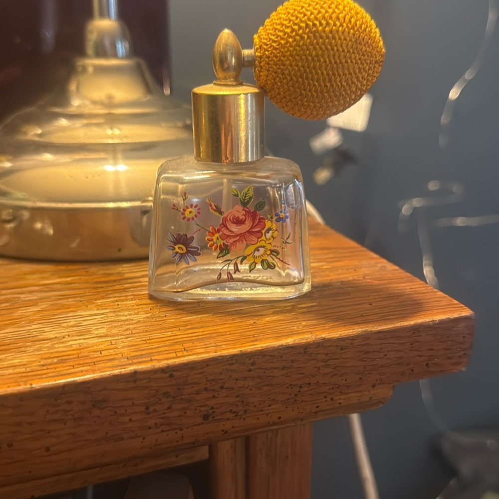 Vintage Floral Perfume Bottle with Gold Atomizer - Picture 4 of 4